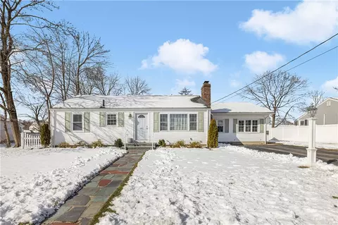 105 Plantation Dr, Cranston, RI 02920