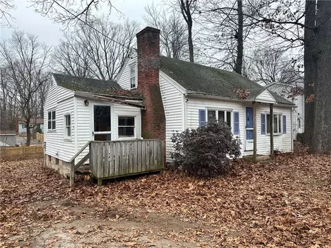 17 Castle St, Southwick, MA 01077