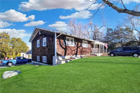 2 Sunrise Dr, Westerly, RI 02891