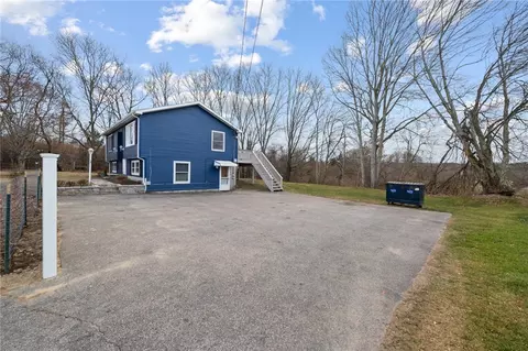 16 Walton St, Westerly, RI 02891 photo 3