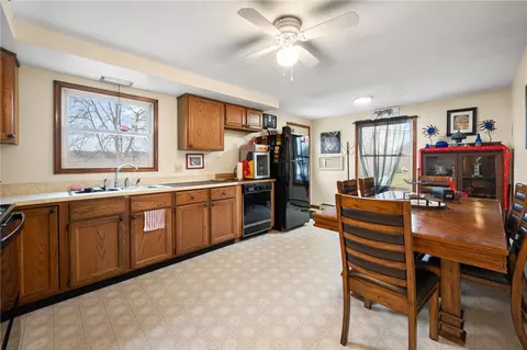 16 Walton St, Westerly, RI 02891 photo 9