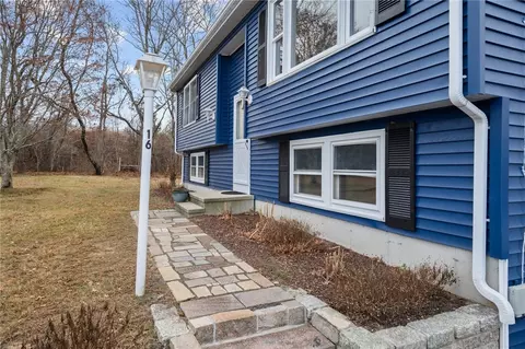 16 Walton St, Westerly, RI 02891 photo 2