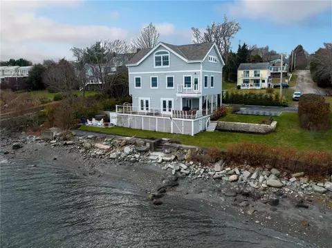 39 Morningside Ln, Portsmouth, RI 02871