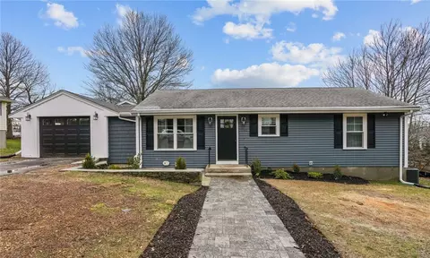140 Redwood Rd, Portsmouth, RI 02871