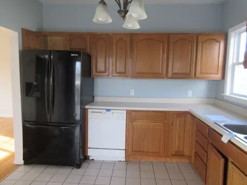 166 Knight St, Woonsocket, RI 02895 photo 4