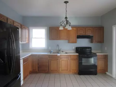 166 Knight St, Woonsocket, RI 02895 photo 3