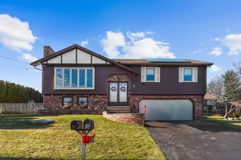 15 Pine Crest Dr, Johnston, RI 02919