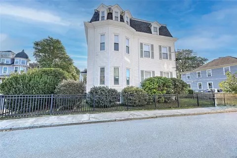 13 Rhode Island Ave, Newport, RI 02840