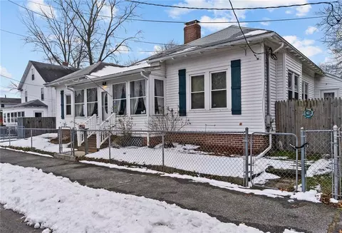 727 Oakland Beach Ave, Warwick, RI 02889