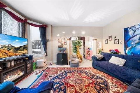 395 S Main St, Woonsocket, RI 02895 photo 4