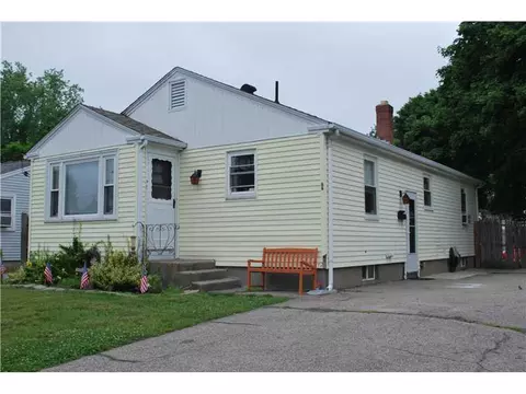 72 Kelly St, Lincoln, RI 02865