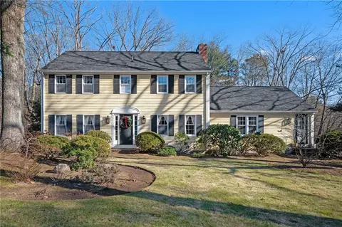 16 Woodcrest Dr, Cumberland, RI 02864