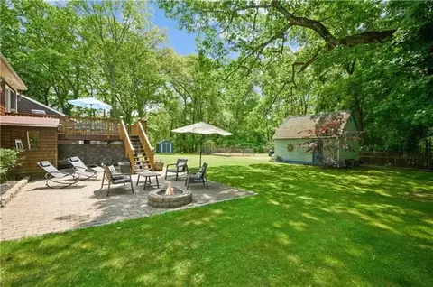 90 Bond St, East Greenwich, RI 02818