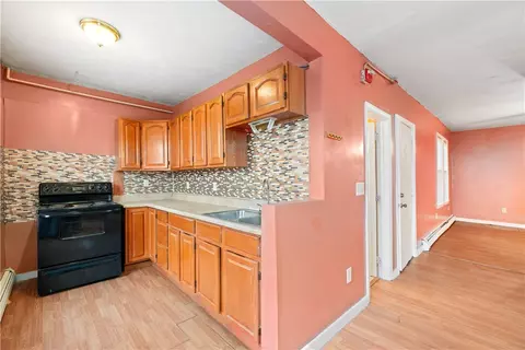 35 Rivulet St, Woonsocket, RI 02895 photo 4