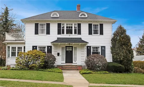 38 Spruce St, Westerly, RI 02891