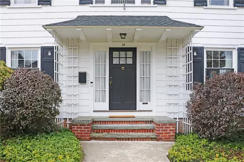38 Spruce St, Westerly, RI 02891 photo 2
