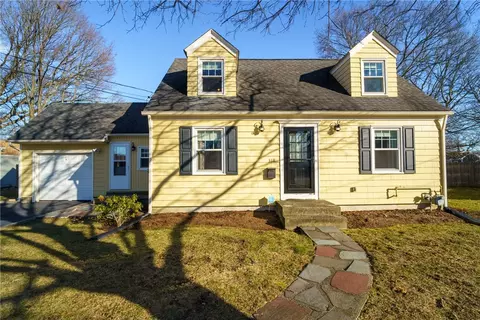 318 Fairfax Dr, Warwick, RI 02888