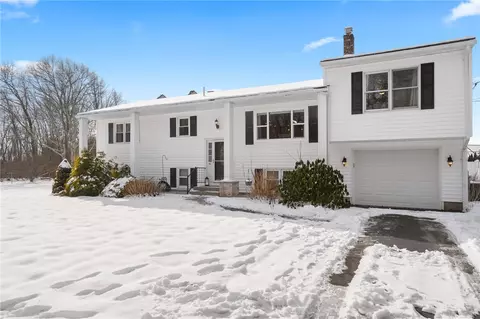 40 Peck Hill Rd, Johnston, RI 02919