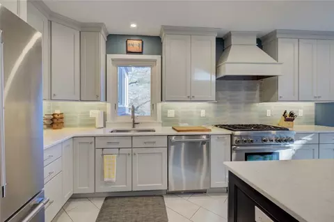 153 Morris Ave, Providence, RI 02906 photo 21