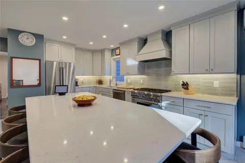 153 Morris Ave, Providence, RI 02906 photo 17