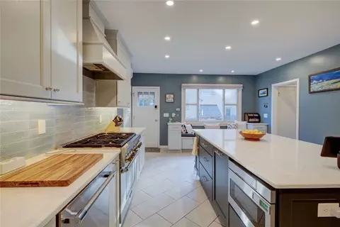 153 Morris Ave, Providence, RI 02906 photo 19