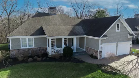 3 Newbury Dr, Westerly, RI 02891