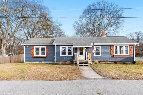 16 Brownlee Blvd, Warwick, RI 02886