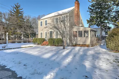 4 Linden Ave, East Providence, RI 02916