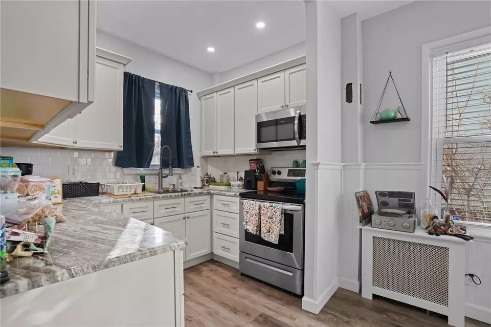 144 Wentworth Ave, Cranston, RI 02905 35 Photos Movoto