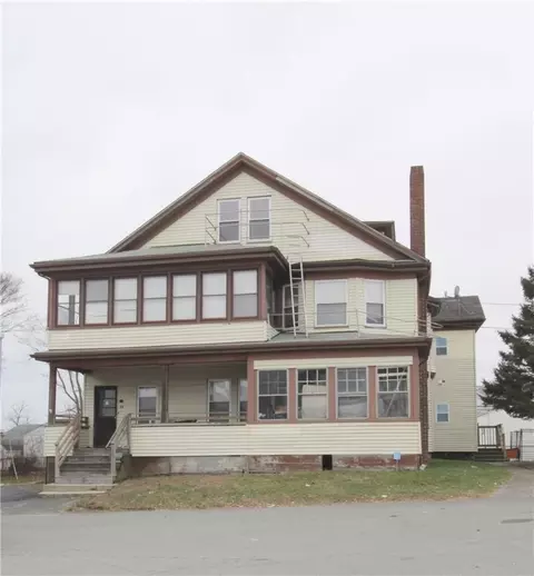 63 Main Rd, Tiverton, RI 02878