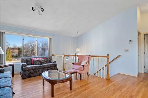20 Devon Ct, Warwick, RI 02889 photo 11