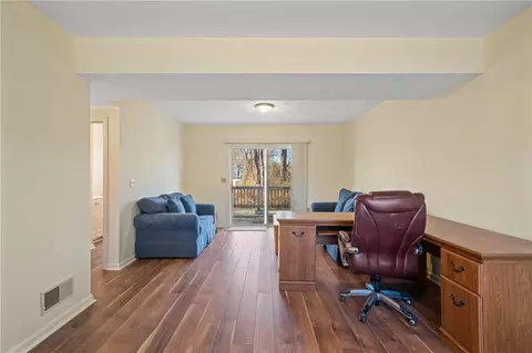 20 Devon Ct, Warwick, RI 02889 photo 18
