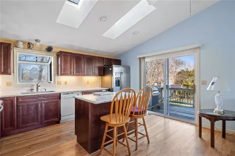20 Devon Ct, Warwick, RI 02889 photo 8