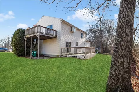 20 Devon Ct, Warwick, RI 02889 photo 3