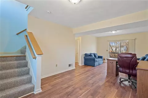 20 Devon Ct, Warwick, RI 02889 photo 17