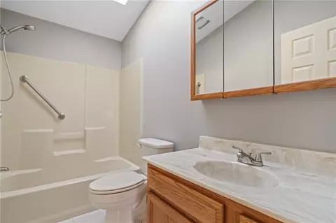 20 Devon Ct, Warwick, RI 02889 photo 12