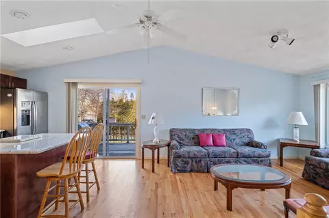 20 Devon Ct, Warwick, RI 02889 photo 9