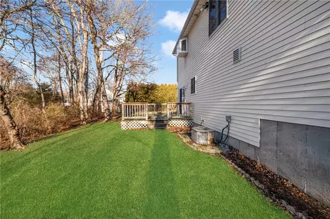 20 Devon Ct, Warwick, RI 02889 photo 4