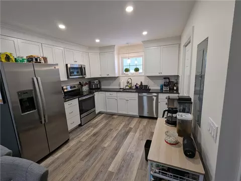 39 Batterson Ave, Westerly, RI 02891 photo 4