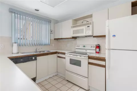 955 Brighton Way, Warwick, RI 02886 photo 9