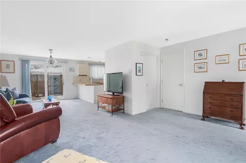955 Brighton Way, Warwick, RI 02886 photo 4