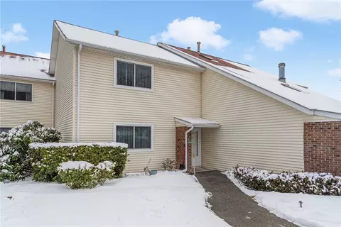 955 Brighton Way, Warwick, RI 02886
