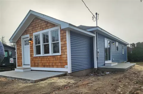 92 Greenfield Ave, Portsmouth, RI 02871