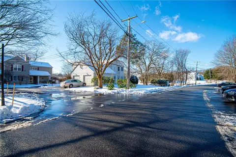 48 Arnold Ct #B, North Providence, RI 02904