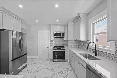 283 Milton Rd, Warwick, RI 02888 photo 4
