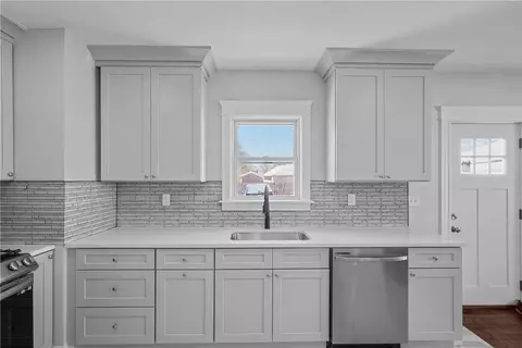 283 Milton Rd, Warwick, RI 02888 photo 7