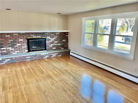 4 Ashel St, Westerly, RI 02891 photo 2