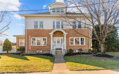 821 Mendon Rd, Woonsocket, RI 02895 photo 1