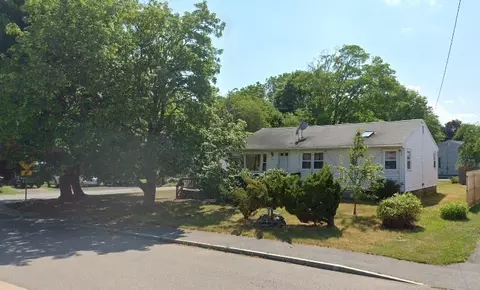 1909 County Rd, Somerset, MA 02726