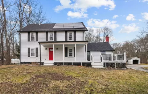 7 Heroux Dr, North Smithfield, RI 02896